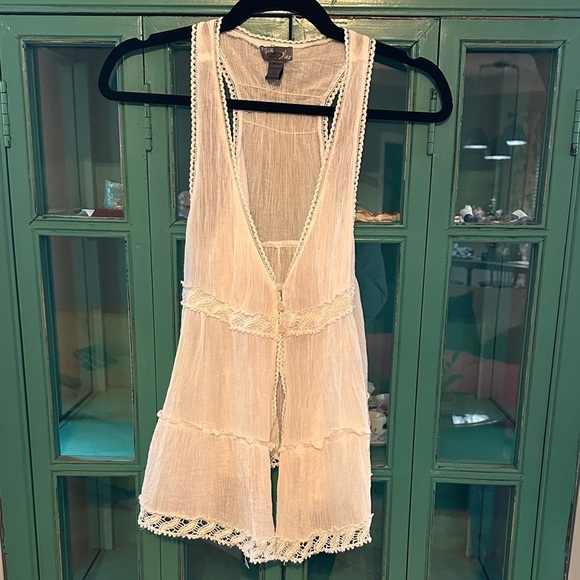 Poetry Cream Sleeveless Top - Picture 2 of 7